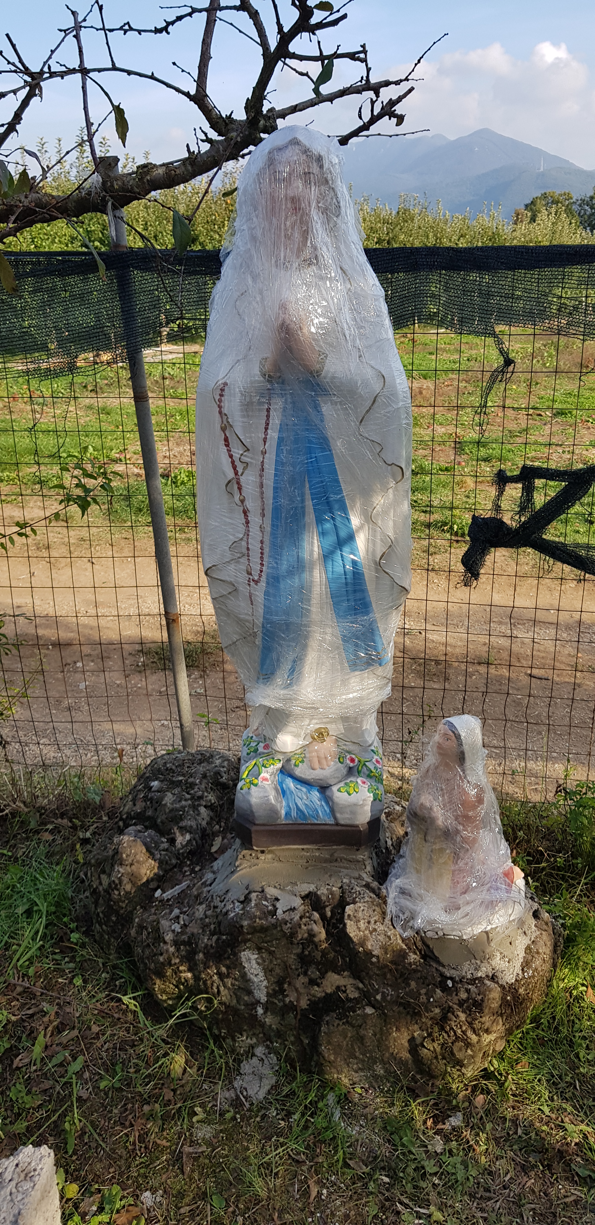 La Piccola Casetta della Misericordia Cares Divina Misericordia